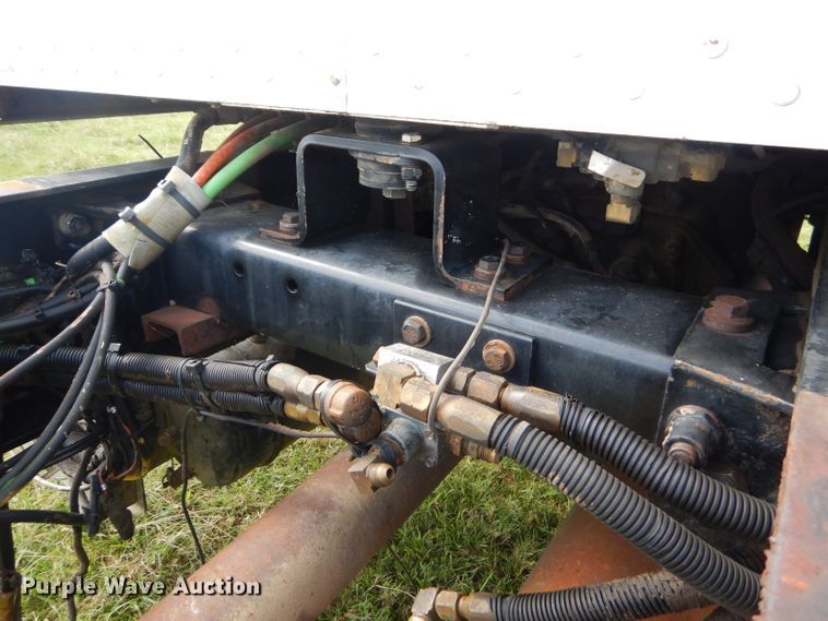 image for item EY9274 1999 Peterbilt 330 truck cab and chassis