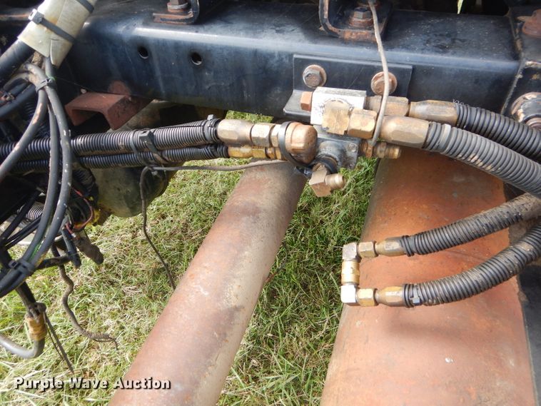 image for item EY9274 1999 Peterbilt 330 truck cab and chassis