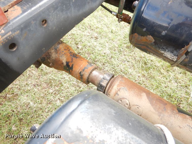 image for item EY9274 1999 Peterbilt 330 truck cab and chassis