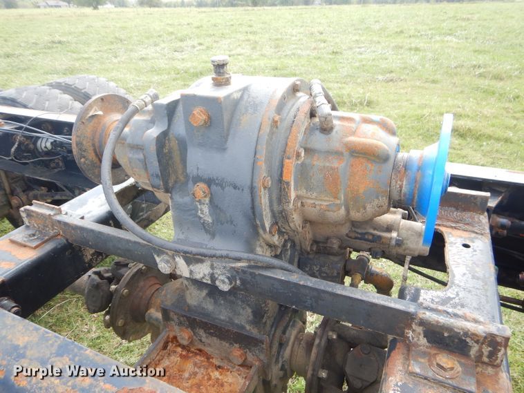 image for item EY9274 1999 Peterbilt 330 truck cab and chassis