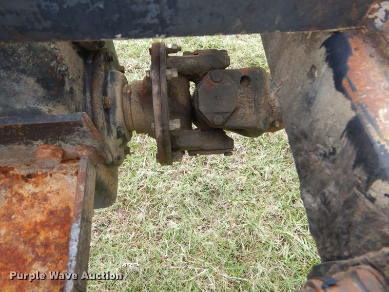 image for item EY9274 1999 Peterbilt 330 truck cab and chassis