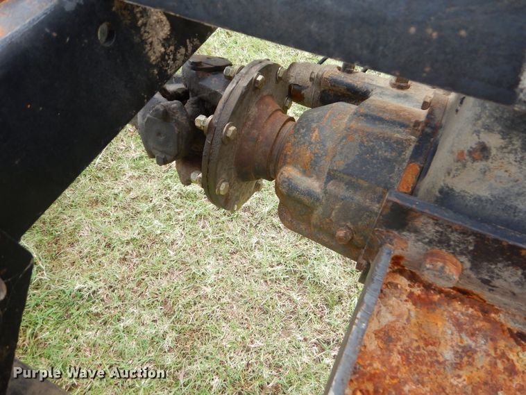 image for item EY9274 1999 Peterbilt 330 truck cab and chassis