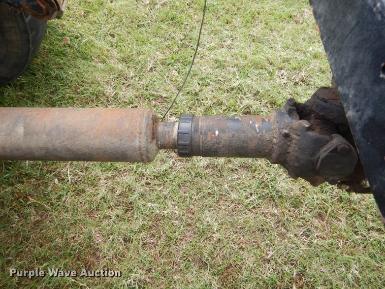 image for item EY9274 1999 Peterbilt 330 truck cab and chassis