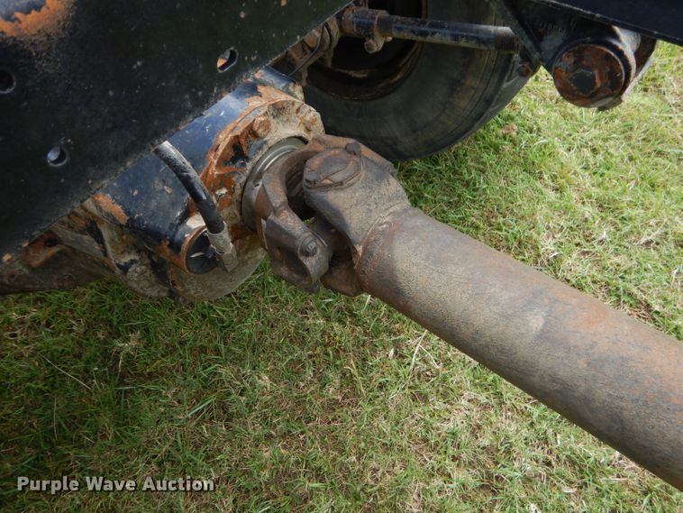 image for item EY9274 1999 Peterbilt 330 truck cab and chassis