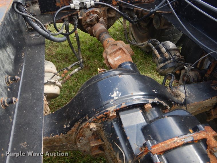 image for item EY9274 1999 Peterbilt 330 truck cab and chassis