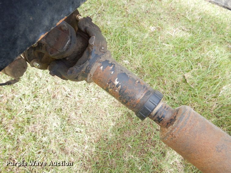 image for item EY9274 1999 Peterbilt 330 truck cab and chassis