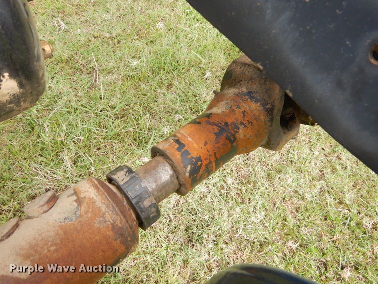 image for item EY9274 1999 Peterbilt 330 truck cab and chassis