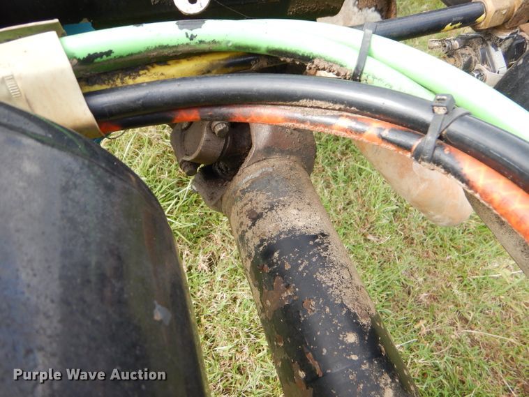 image for item EY9274 1999 Peterbilt 330 truck cab and chassis