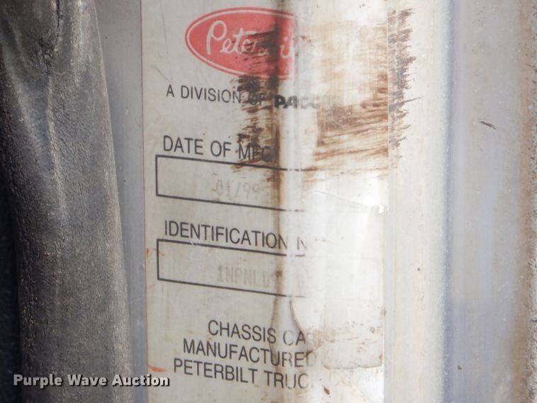 image for item EY9274 1999 Peterbilt 330 truck cab and chassis