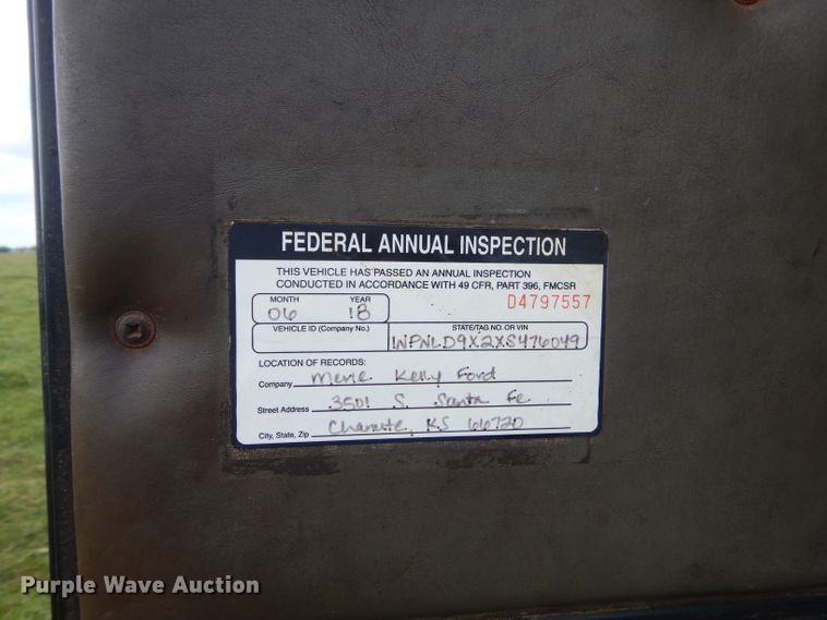 image for item EY9274 1999 Peterbilt 330 truck cab and chassis