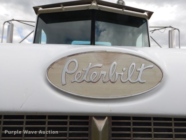 image for item EY9274 1999 Peterbilt 330 truck cab and chassis