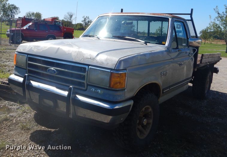 image for item EY9284 1991 Ford F150 XLT Lariat flatbed pickup truck