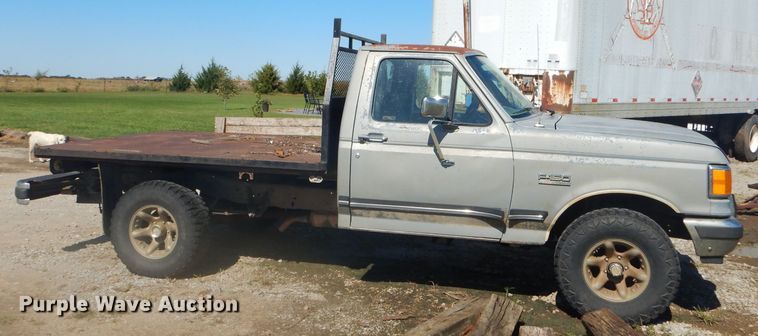 image for item EY9284 1991 Ford F150 XLT Lariat flatbed pickup truck