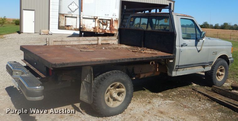 image for item EY9284 1991 Ford F150 XLT Lariat flatbed pickup truck