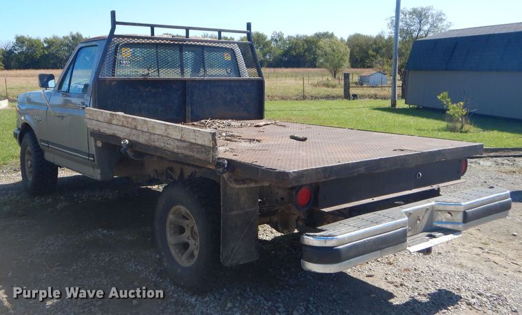 image for item EY9284 1991 Ford F150 XLT Lariat flatbed pickup truck