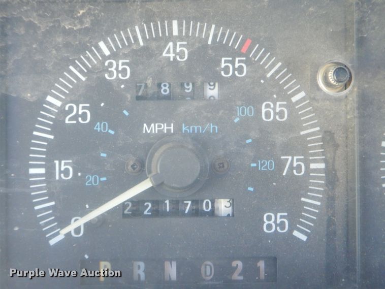 image for item EY9284 1991 Ford F150 XLT Lariat flatbed pickup truck