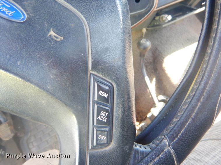 image for item EY9284 1991 Ford F150 XLT Lariat flatbed pickup truck