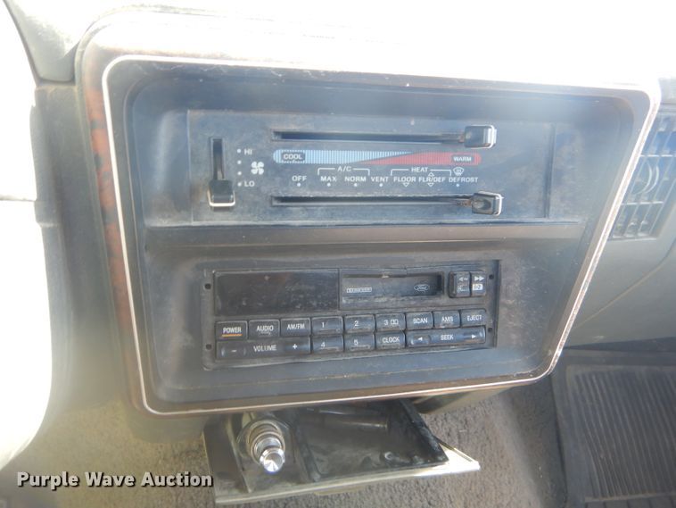 image for item EY9284 1991 Ford F150 XLT Lariat flatbed pickup truck