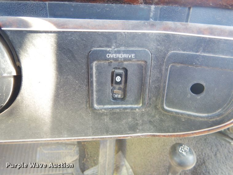 image for item EY9284 1991 Ford F150 XLT Lariat flatbed pickup truck