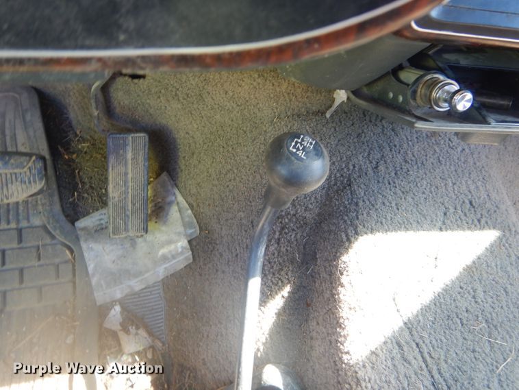 image for item EY9284 1991 Ford F150 XLT Lariat flatbed pickup truck