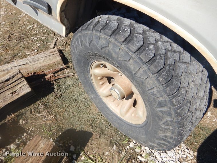 image for item EY9284 1991 Ford F150 XLT Lariat flatbed pickup truck