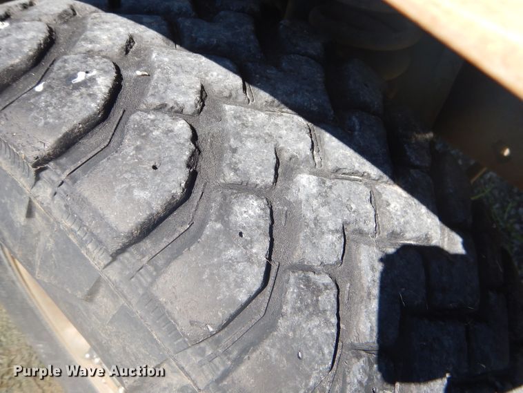 image for item EY9284 1991 Ford F150 XLT Lariat flatbed pickup truck