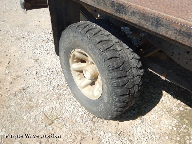 image for item EY9284 1991 Ford F150 XLT Lariat flatbed pickup truck