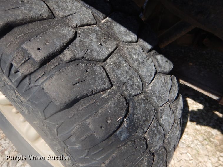 image for item EY9284 1991 Ford F150 XLT Lariat flatbed pickup truck