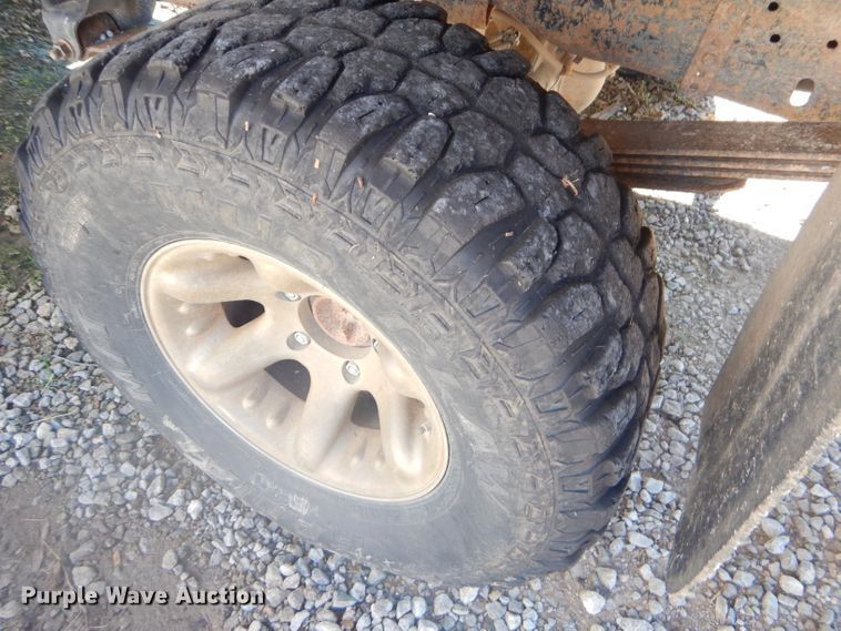 image for item EY9284 1991 Ford F150 XLT Lariat flatbed pickup truck