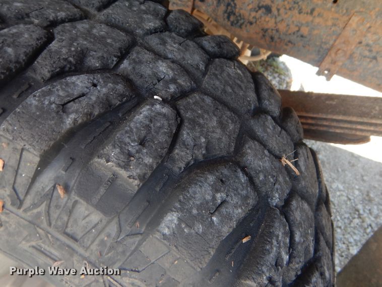 image for item EY9284 1991 Ford F150 XLT Lariat flatbed pickup truck