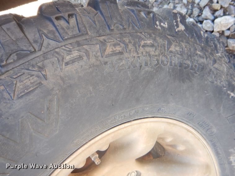 image for item EY9284 1991 Ford F150 XLT Lariat flatbed pickup truck