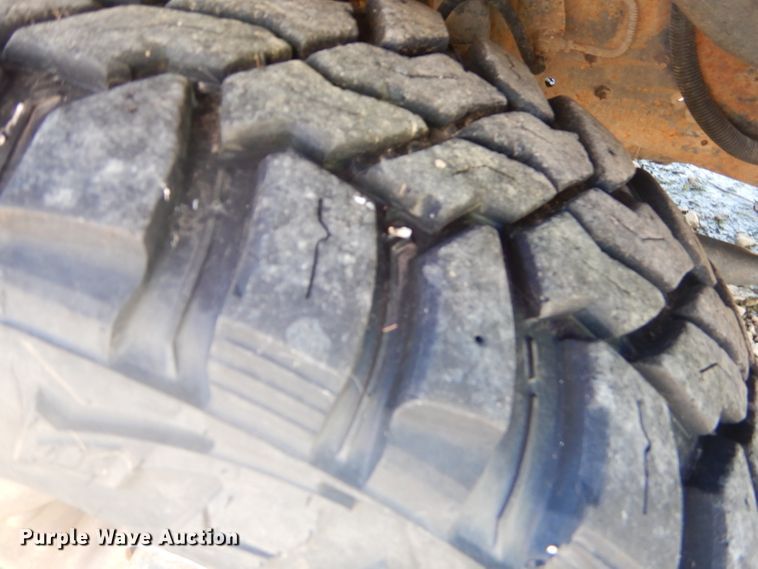 image for item EY9284 1991 Ford F150 XLT Lariat flatbed pickup truck