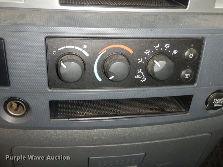 image for item EY9307 2007 Dodge Ram 1500 Quad Cab pickup truck