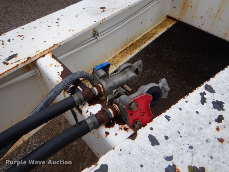 image for item EY9332 2007 Trail-Eze equipment trailer