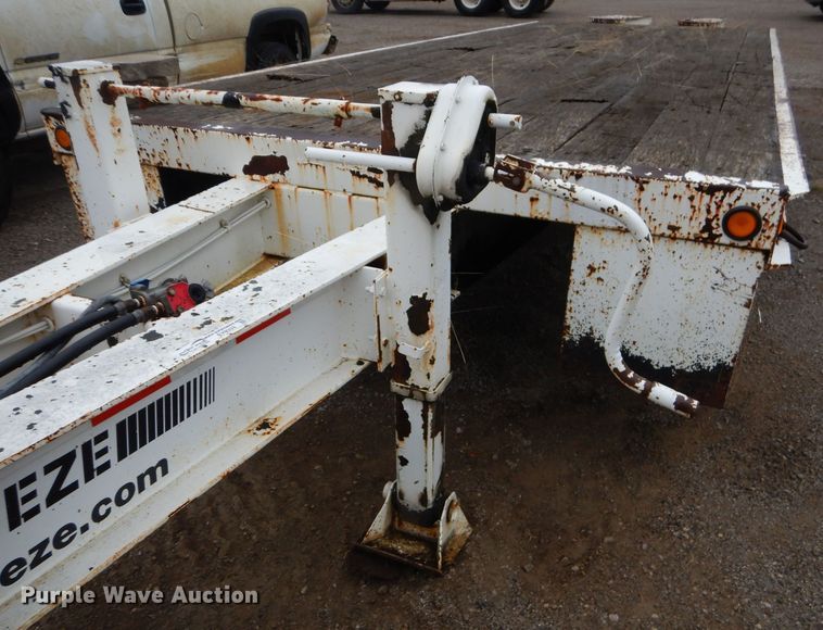 image for item EY9332 2007 Trail-Eze equipment trailer