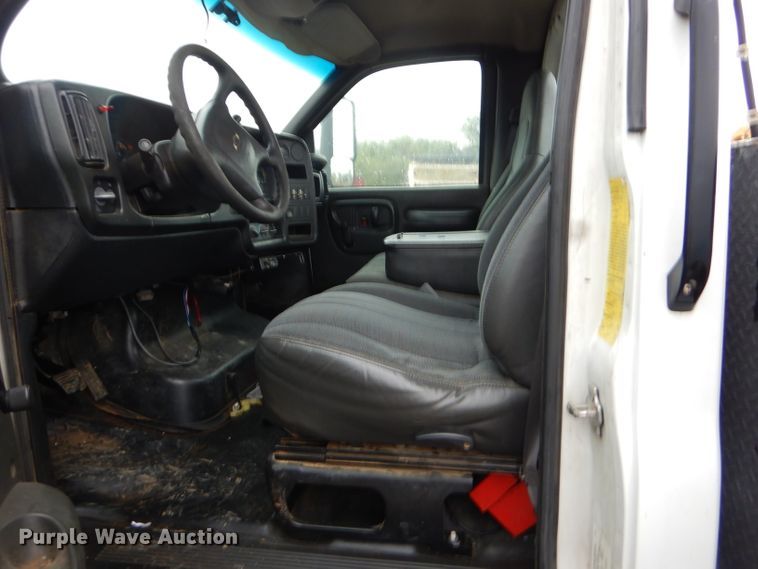 image for item EY9334 2005 Chevrolet C4500 utility truck