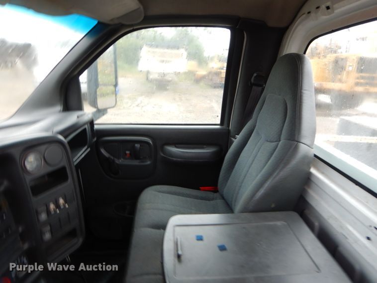 image for item EY9334 2005 Chevrolet C4500 utility truck