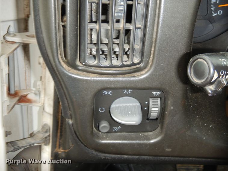 image for item EY9334 2005 Chevrolet C4500 utility truck