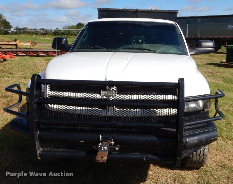 image for item EY9352 2001 Dodge Ram 2500 Quad Cab bale bed pickup truck