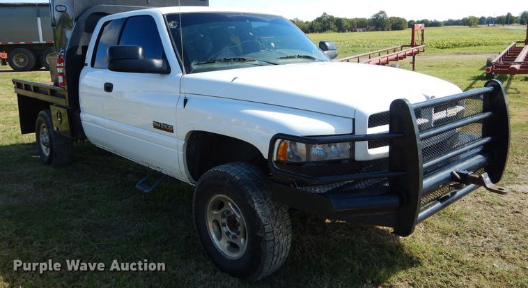 image for item EY9352 2001 Dodge Ram 2500 Quad Cab bale bed pickup truck