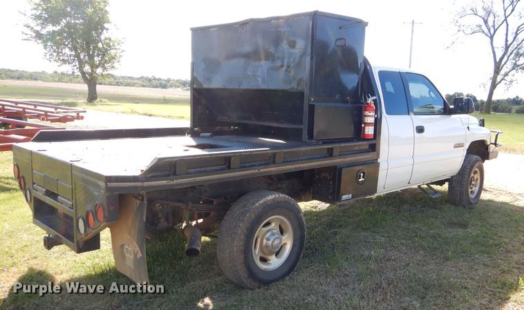 image for item EY9352 2001 Dodge Ram 2500 Quad Cab bale bed pickup truck