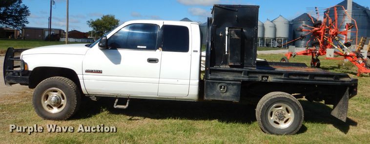 image for item EY9352 2001 Dodge Ram 2500 Quad Cab bale bed pickup truck
