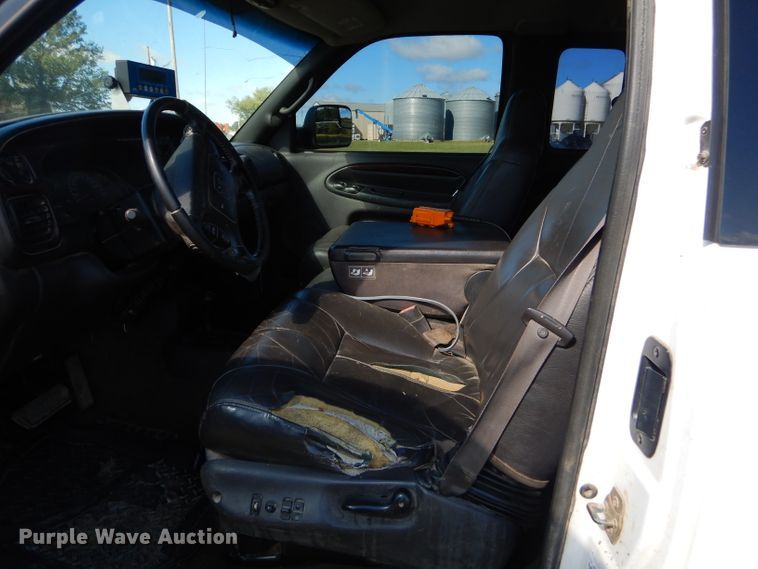 image for item EY9352 2001 Dodge Ram 2500 Quad Cab bale bed pickup truck