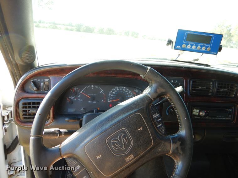 image for item EY9352 2001 Dodge Ram 2500 Quad Cab bale bed pickup truck