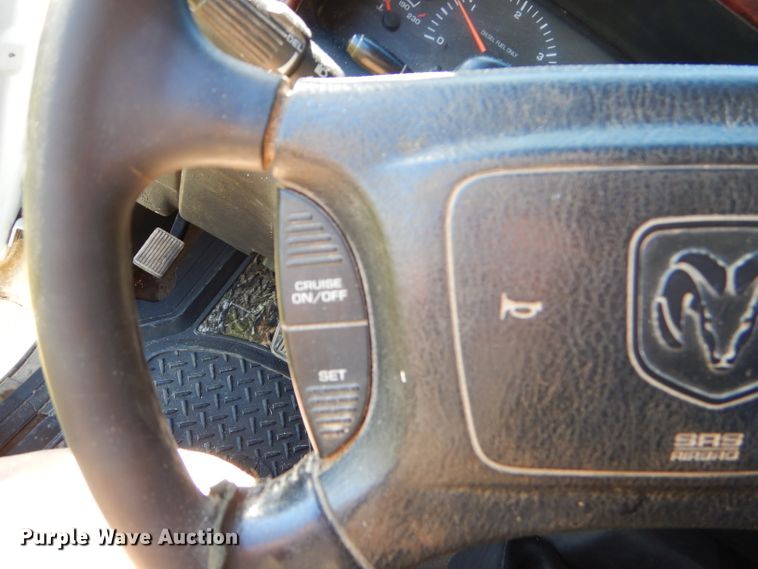 image for item EY9352 2001 Dodge Ram 2500 Quad Cab bale bed pickup truck