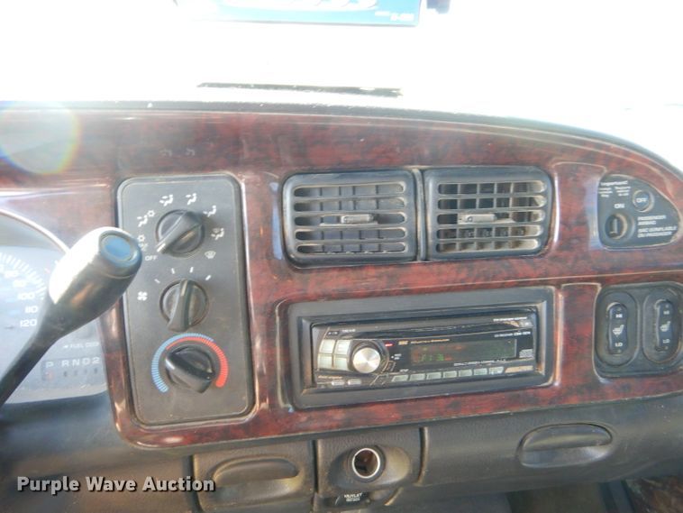 image for item EY9352 2001 Dodge Ram 2500 Quad Cab bale bed pickup truck