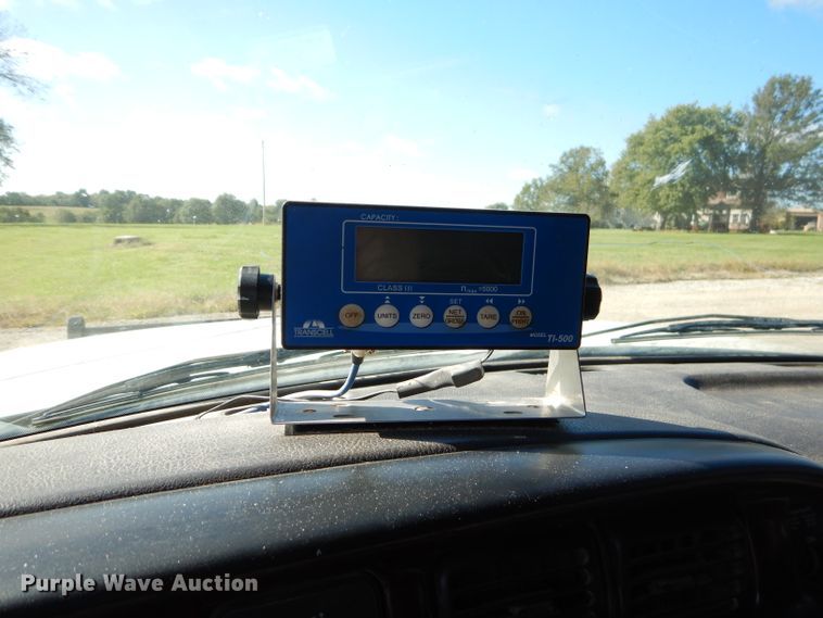 image for item EY9352 2001 Dodge Ram 2500 Quad Cab bale bed pickup truck