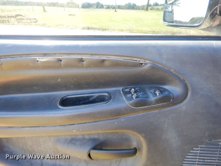 image for item EY9352 2001 Dodge Ram 2500 Quad Cab bale bed pickup truck