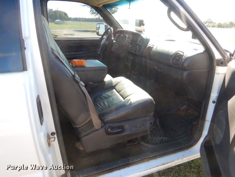 image for item EY9352 2001 Dodge Ram 2500 Quad Cab bale bed pickup truck