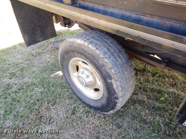 image for item EY9352 2001 Dodge Ram 2500 Quad Cab bale bed pickup truck